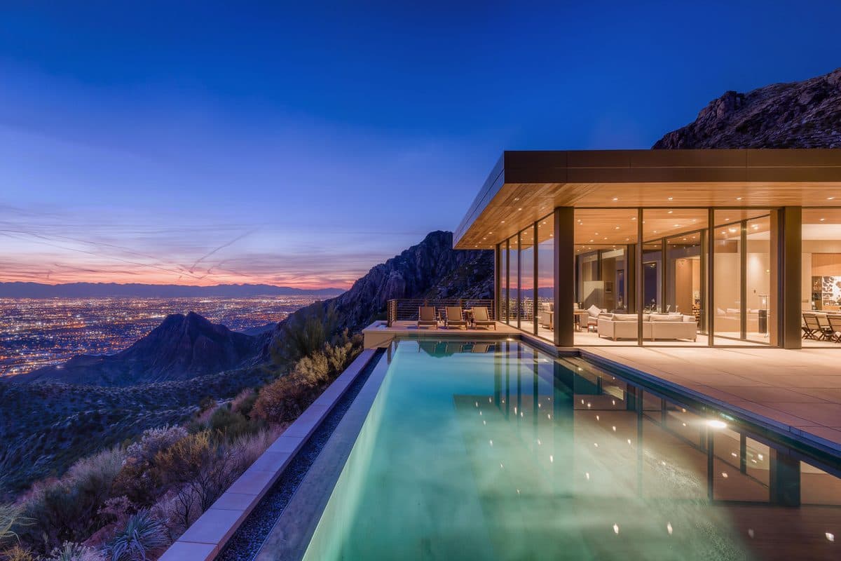 MacDonald Highlands, guard-gated luxury